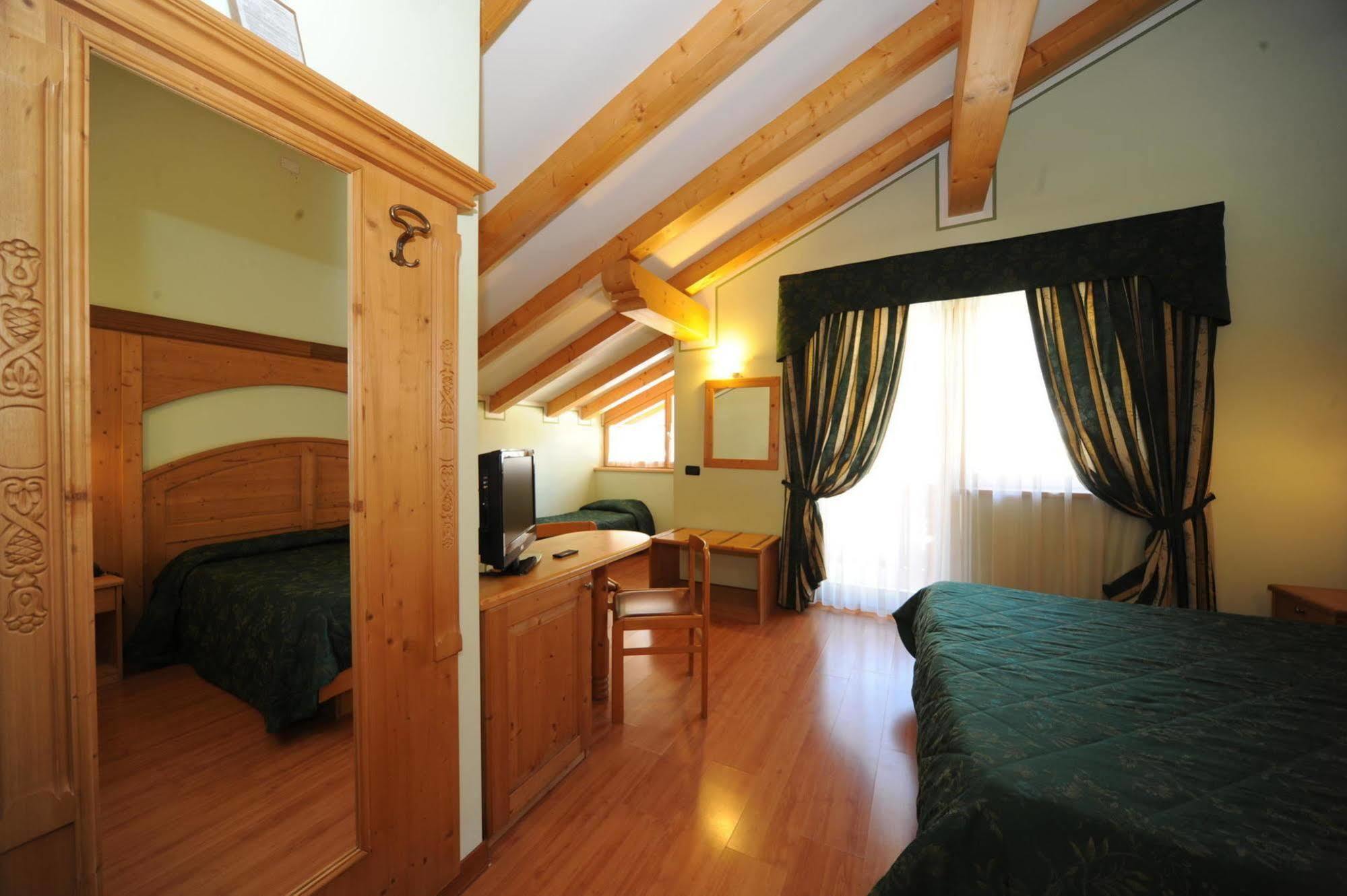 Residence Canada Pinzolo Ngoại thất bức ảnh