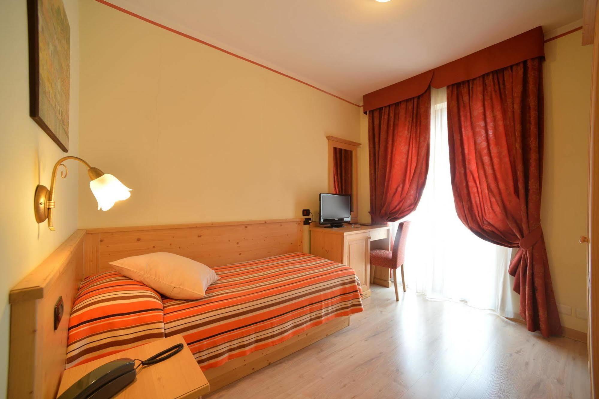 Residence Canada Pinzolo Ngoại thất bức ảnh
