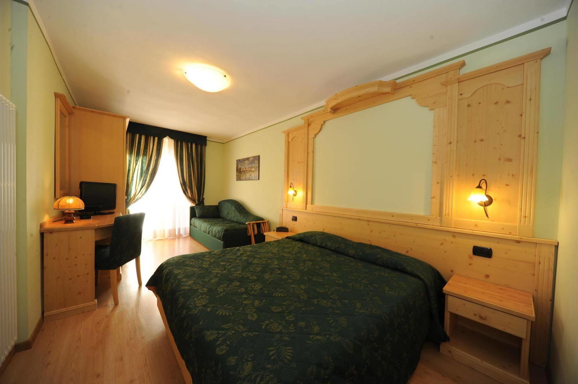 Residence Canada Pinzolo Ngoại thất bức ảnh
