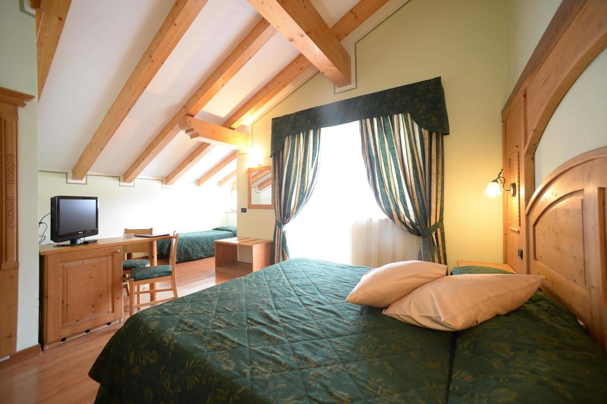 Residence Canada Pinzolo Ngoại thất bức ảnh