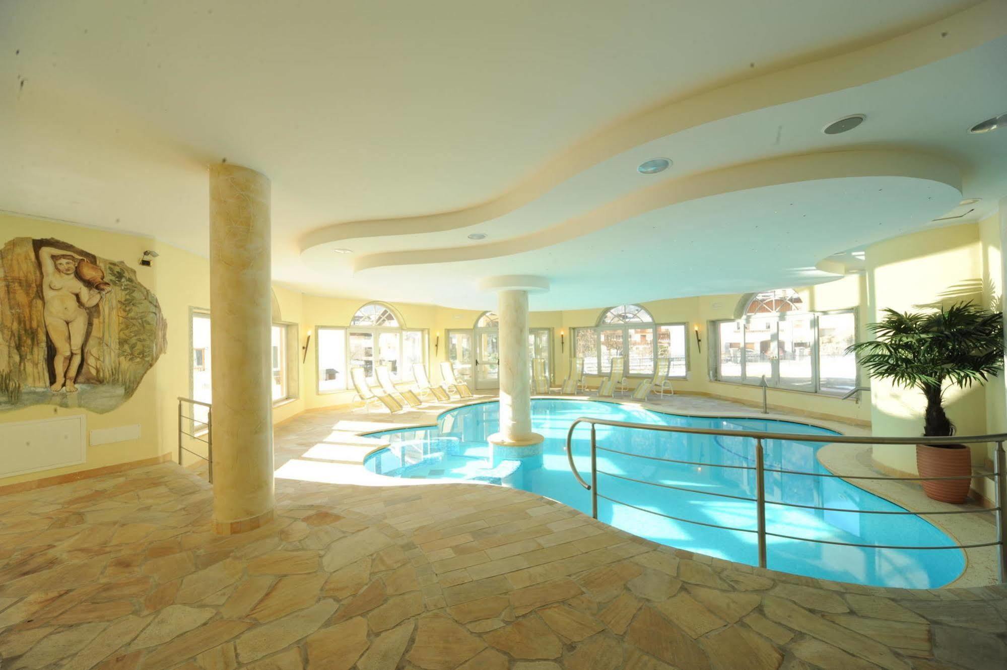 Residence Canada Pinzolo Ngoại thất bức ảnh